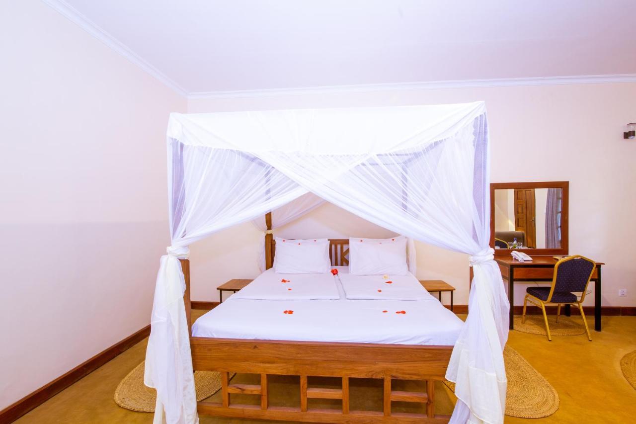 Eileen'S Trees Inn Карату Екстериор снимка